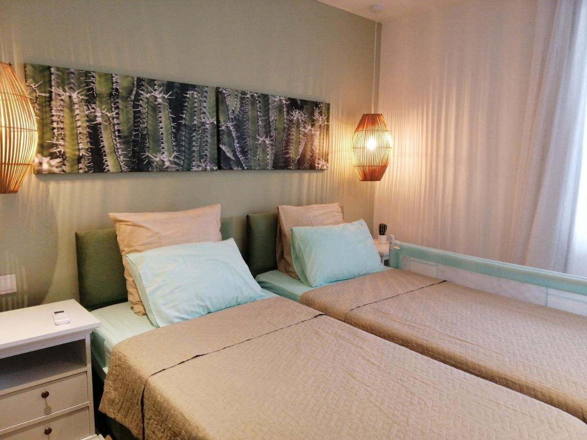 Les Cerisiers - Beach Apartment With Pool, Few Steps To The Beach Flic en Flac Экстерьер фото
