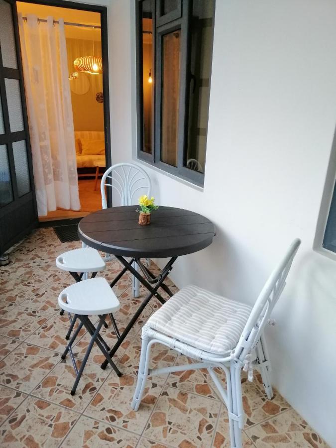 Les Cerisiers - Beach Apartment With Pool, Few Steps To The Beach Flic en Flac Экстерьер фото