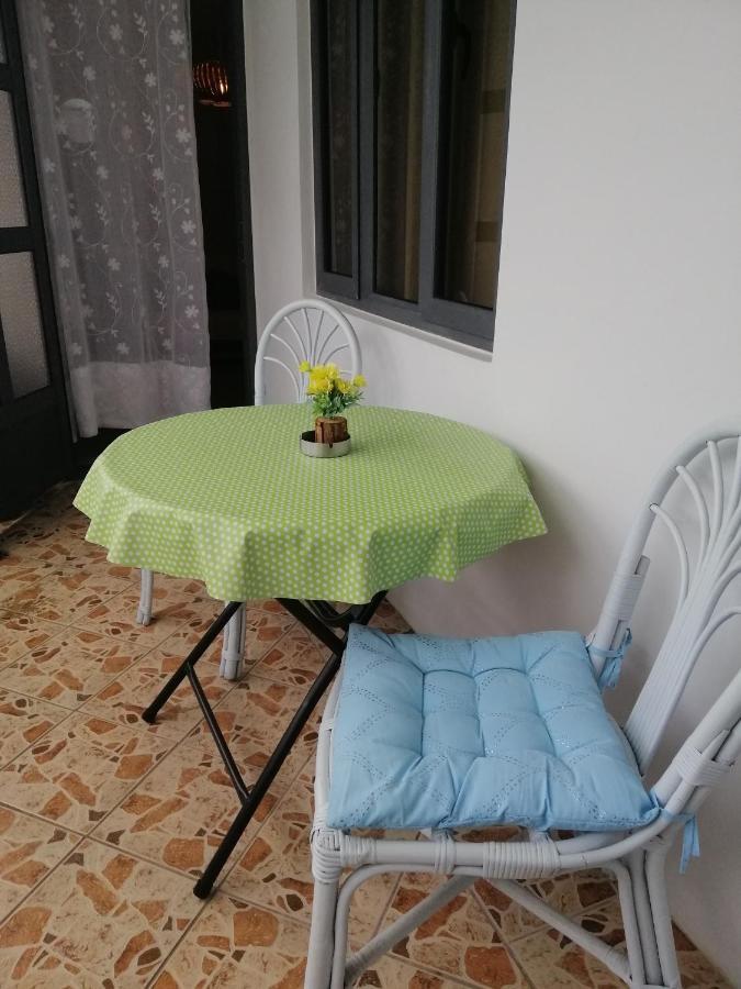 Les Cerisiers - Beach Apartment With Pool, Few Steps To The Beach Flic en Flac Экстерьер фото